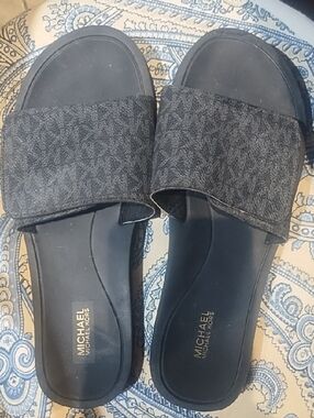 #0133 Michael Kors Black Monogram Slide Sandals